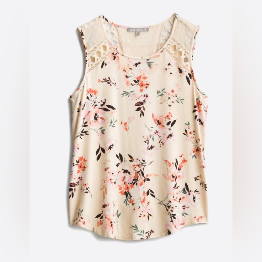 NWOT Lace Crochet Detail
Flower summer Knit Top